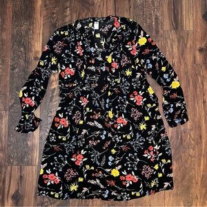 Old Navy dark floral summer dress size medium.